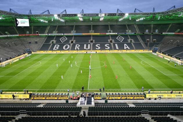 Moenchengladbach, Borussia Park, 11.03.20, 1.Bundesliga - 21.Spieltag: Borussia Moenchengladbach - 1.FC Koeln Aufstellung beider Mannschaften vor leeren Raengen beim Anstoss 1.Bundesliga - 21.Spieltag: Borussia Moenchengladbach - 1.FC Koeln Moenchengladbach *** Moenchengladbach, Borussia Park, 11 03 20, 1 Bundesliga 21 Matchday Borussia Moenchengladbach 1 FC Koeln Formation of both teams before empty ranks at kick-off 1 Bundesliga 21 Matchday Borussia Moenchengladbach 1 FC Koeln Moenchengladbach Copyright: xEibner-Pressefotox EP_eer