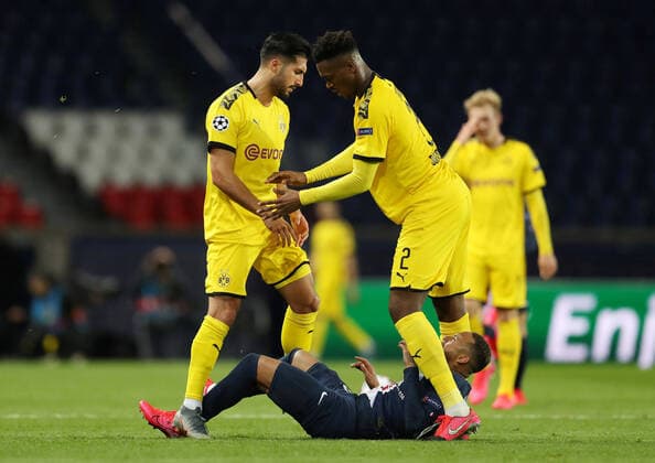 Soccer Football - Champions League - Round of 16 Second Leg - Paris St Germain v Borussia Dortmund - Parc des Princes, Paris, France - March 11, 2020 Borussia Dortmund s Emre Can clashes with Paris St Germain s Neymar and was subsequently shown a red card by referee Anthony Taylor FOOTBALL : Paris St Germain v Borussia Dortmund - Ligue des Champions - Paris - 11 03 2020 Panoramic Panoramic 