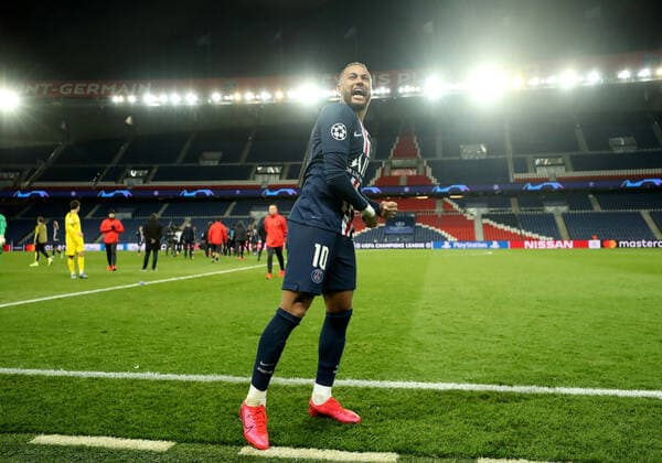 Soccer Football - Champions League - Round of 16 Second Leg - Paris St Germain v Borussia Dortmund - Parc des Princes, Paris, France - March 11, 2020 Paris St Germain s Neymar celebrates after the match TPX IMAGES OF THE DAY FOOTBALL : Paris St Germain v Borussia Dortmund - Ligue des Champions - Paris - 11 03 2020 Panoramic Panoramic 
