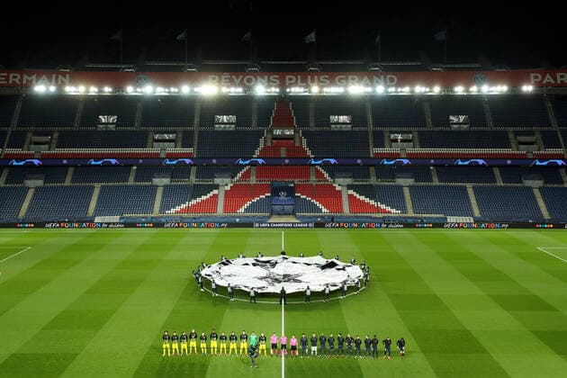 Soccer Football - Champions League - Round of 16 Second Leg - Paris St Germain v Borussia Dortmund - Parc des Princes, Paris, France - March 11, 2020 General view as the teams line up before the match TPX IMAGES OF THE DAY FOOTBALL : Paris St Germain v Borussia Dortmund - Ligue des Champions - Paris - 11 03 2020 Panoramic Panoramic 