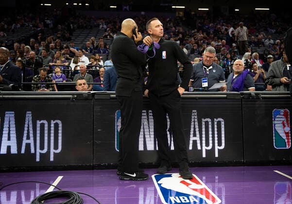 March 11, 2020, Sacramento, CA, USA: NBA, Basketball Herren, USA officials Marc Davis and Justin Van Duyne confer at Golden 1 Center on Wednesday, March 11, 2020 in Sacramento as the NBA suspends season after JazzÃ¢â‚¬â ¢s Rudy Gobert tests positive for coronavirus. Sacramento USA - ZUMAj89_ 20200311_zaf_j89_005 Copyright: xPaulxKitagakixJr.x