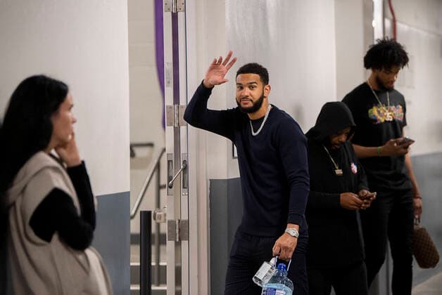 March 11, 2020, Sacramento, CA, USA: Sacramento Kings guard Cory Joseph (9) leaves the Golden 1 Center on Wednesday, March 11, 2020 in Sacramento after the NBA, Basketball Herren, USA suspends season after JazzÃ¢â‚¬â ¢s Rudy Gobert tests positive for coronavirus. Sacramento USA - ZUMAj89_ 20200311_zaf_j89_019 Copyright: xPaulxKitagakixJr.x
