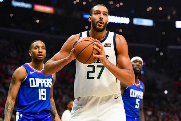 November 3, 2019, Los Angeles, CA, USA: LOS ANGELES, CA - NOVEMBER 03: Utah Jazz Center Rudy Gobert (27) reacts to a call during a NBA, Basketball Herren, USA game between the Utah Jazz and the Los Angeles Clippers on November 3, 2019 at STAPLES Center in Los Angeles, CA. ( Icon Sportswire) Los Angeles USA - ZUMAi88_ 20191103_zaf_i88_758 Copyright: xBrianxRothmullerx