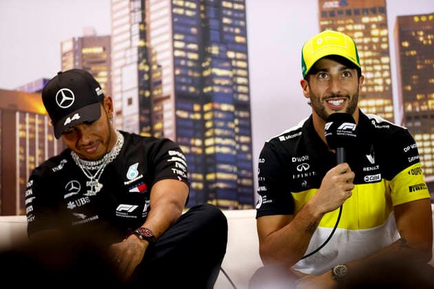 Motorsports: FIA Formula One World Championship, WM, Weltmeisterschaft 2020, Grand Prix of Australia, 44 Lewis Hamilton (GBR, Mercedes-AMG Petronas Formula One Team), 3 Daniel Ricciardo (AUS, Renault F1 Team), Melbourne Australia