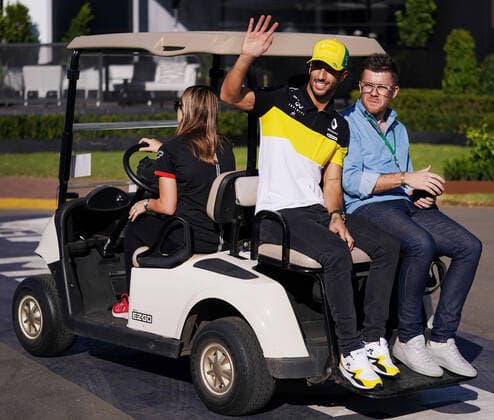 motor racing, Motorsport F1 GRAND PRIX, Daniel Riccardo of Renault gestures to fans ahead of the Formula 1 Australian Grand Prix 2020 at the the Albert Park Circuit in Melbourne, Thursday, March 12, 2020. ( NO ARCHIVING, EDITORIAL USE ONLY, NO USE IN BOOKS WITHOUT CONSENT MELBOURNE VIC AUSTRALIA  Copyright: xMICHAELxDODGEx 20200312001456135803