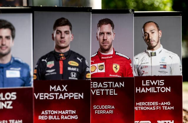Motorsports: FIA Formula One World Championship, WM, Weltmeisterschaft 2020, Grand Prix of Australia, 55 Carlos Sainz (ESP, McLaren F1 Team), 33 Max Verstappen (NLD, Aston Martin Red Bull Racing), 5 Sebastian Vettel (GER, Scuderia Ferrari Mission Winnow), 44 Lewis Hamilton (GBR, Mercedes-AMG Petronas Formula One Team), Melbourne Australia