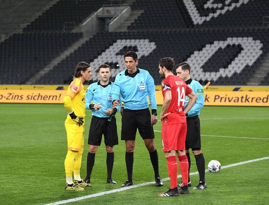 11 03 2020, Soccer GER, Season 2019 2020, 1 Bundesliga, 21 Matchday, Catch-up game, Borussia Moenchengladbach 1 FC Koeln 2 1, side selection before empty ranks, front left, Goalkeeper Yann Sommer Borussia Moenchengladbach , Referee Deniz Aytekin, Jonas Hector 1 FC Koeln Moenchengladbach Nordrhein Westfalen Germany Team2