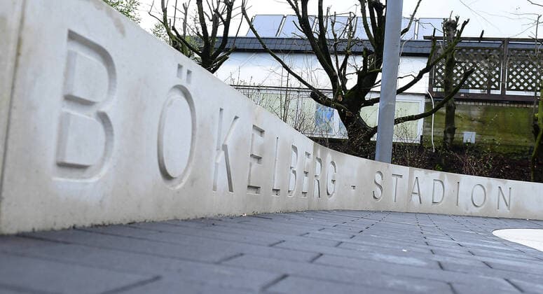 Place of remembrance of the Bökelberg Stadium on 11 03 2020 in Mönchengladbach The Bökelberg Stadium was a football stadium in the North Rhine-Westphalian city of Mönchengladbach It was the home ground of the Borussia Mönchengladbach football club until the end of the 2003 04 Bundesliga season xRx