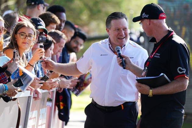 motor racing, Motorsport F1 GRAND PRIX, McLaren Chief Executive Officer Zak Brown meets fans in the crowd as he arrives at the track ahead of the Formula 1 Australian Grand Prix 2020 at the the Albert Park Circuit in Melbourne, Thursday, March 12, 2020. ( NO ARCHIVING, EDITORIAL USE ONLY, NO USE IN BOOKS WITHOUT CONSENT MELBOURNE VIC AUSTRALIA  Copyright: xSCOTTxBARBOURx 20200312001456189383