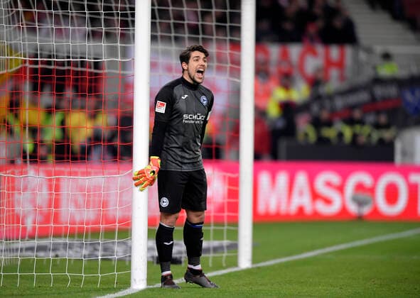 09 03 2020, Football 2 Bundesliga 2019 2020, 25 matchday, VfB Stuttgart Arminia Bielefeld, in the Mercedes Benz Arena in Stuttgart, goalkeeper Stefan Ortega Moreno Bielefeld gives instructions DFL and DFB regulations prohibit any use of photographs as image sequences and or quasi video