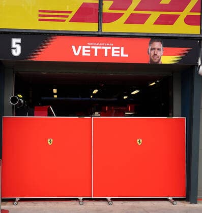 FORMULA 1 ROLEX AUSTRALIAN GRAND PRIX 2020 13 03 2020, Albert Park, Melbourne, FORMULA 1 ROLEX AUSTRALIAN GRAND PRIX 2020 , pictured The race in Melbourne has been cancelled due to the spread of coronavirus COVID 19 The pit of Sebastian Vettel GER 5 , Scuderia Ferrari Mission Winnow is veiled nordphotoxBratic nph00250