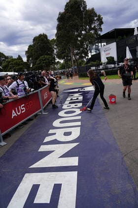 Melbourne, Australia, 13 03 2020, Formula 1, Formula 1, Australian Grand Prix, The race in Melbourne has been cancelled due to the spread of Coronavirus COVID 19 , Cleaners are cleaning the Melbourne logo Melbourne Albert Park Victoria Australia eu images 09 506 049610  eu-images-506