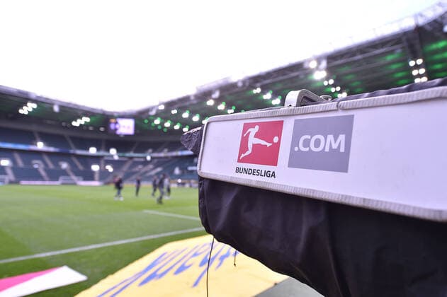 Fußball 1. Bundesliga 21. Spieltag Borussia Mönchengladbach - 1. FC Köln am 11.03.2020 im Borussia-Park in Mönchengladbach TV-Kamera Sky-Kamera Fernsehen mit dem Bundesliga-Logo im leeren Borussia-Park DFL regulations prohibit any use of photographs as image sequences and or quasi-video. *** Football 1 Bundesliga 21 matchday Borussia Mönchengladbach 1 FC Köln on 11 03 2020 in Borussia Park in Mönchengladbach TV camera Sky camera TV with the Bundesliga logo in the empty Borussia Park DFL regulations prohibit any use of photographs as image sequences and or quasi video xHDx