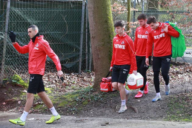 Sport 1 FC Köln Training from left Ellyes Skhiri 1 FC Köln , Robert Voloder 1 FC Köln , Jan Thielmann 1 FC Köln , Elvis Rexhbecaj 1 FC Köln on the way to the Franz Kremer Stadium 13 03 2020
