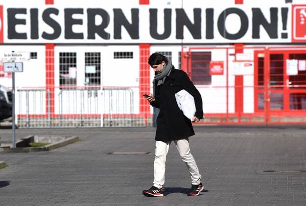 Fussball, Herren, Saison 2019 2020, 1. Bundesliga, 1. FC Union Berlin, die Mannschaft traf sich wegen der Unterbrechung der Bundesliga wegen der Coronavirus-Krise zum Frühstück zur Besprechung im Stadion An der Alten Försterei, Neven Subotic (1. FC Union Berlin), 14.03. 2020, *** Football, Men, Season 2019 2020, 1 Bundesliga, 1 FC Union Berlin, the team met for breakfast at the stadium An der Alten Försterei, Neven Subotic 1 FC Union Berlin , 14 03 2020, Copyright: xMatthiasxKochx