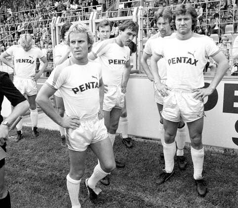 VFL Bochum SV Werder Bremen 5 2 31 05 1980 Long faces at the relegation Werder Front by Juergen Roeber, Jonny Otten, Uwe Reinders and Moehlmann HM