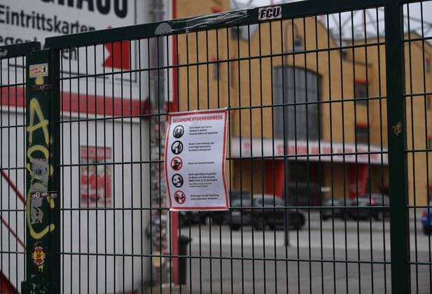 Football, men, season 2019 2020, 1 Bundesliga, 1 FC Union Berlin in the phase of the Coronavirus game break, locked gate to the stadium An der Alten Försterei with instructions on hygiene, 20 03 2020, Copyright: xMatthiasxKochx