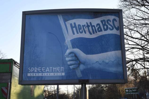 Berlin in the phase of the coronavirus crisis, in the picture notice board in Wedding, Hertha BSC started the campaign Spreeathen lebt blau weiß before the cancelled derby against 1 FC Union Berlin, the campaign was nevertheless carried out, 21 03 2020, Copyright: xMatthiasxKochx