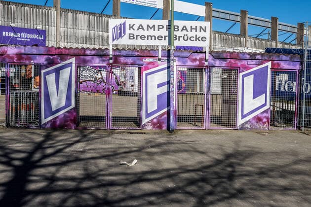 Around the stadium at Bremer Brücke 22 03 2020, Stadium at Bremer Brücke, Osnabrück, Around the stadium at Bremer Brücke in the picture Entrance in front of the east curve Feature Symbol Symbol photo characteristic detail nordphotox xPaetzel nph00403
