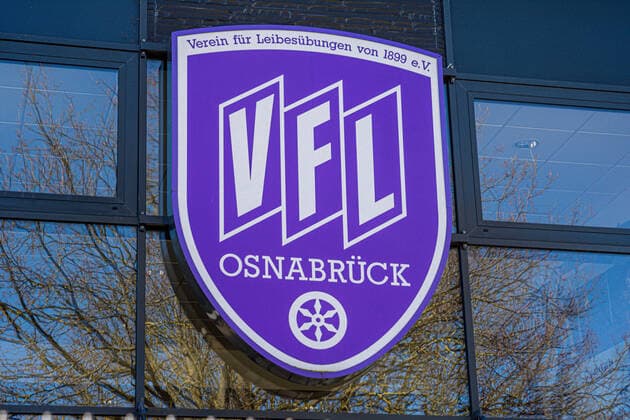 Around the stadium at Bremer Brücke 22 03 2020, Stadion an der Bremer Brücke, Osnabrück, Around the stadium at Bremer Brücke in the picture VfL Osnabrück logo in front of the North Stand Feature Symbol Symbol photo characteristic detail nordphotox xPaetzel nph00403