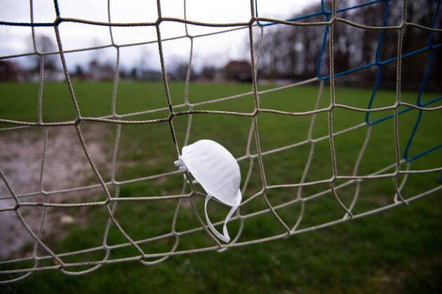 The corona virus Covid 19 causes events such as professional and amateur football matches to be cancelled indefinitely, with many consequences, in the picture A mouthguard in the goal net, Germany