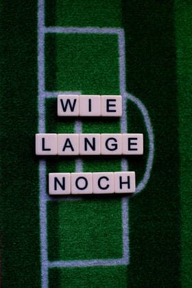 The corona virus Covid 19 causes events such as Bundesliga soccer matches to be cancelled indefinitely and has many consequences, in the picture The question How long will a soccer carpet in Germany