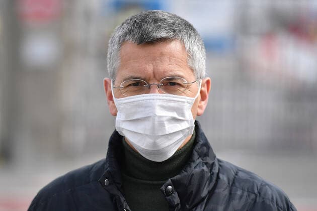 Herbert HAINER President of Bavaria Munich, face mask, mask single image, cut single motif, portrait, portrait,Portrait FC Bayern Muenchen Basketball helps the Muenchener Tafel on 26 03 2020 in the wholesale market in Munich