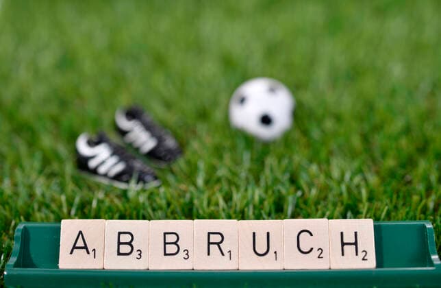 Symbol image, abortion, season break in football because of corona, coronavirus, sars CoV 2, Covid 19, Germany Coronavirus