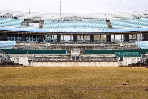 Steffi Graf Stadium in waiting mode for the lawn tournament, premiere start 2020 or 2021, LTTC Rot Weiß, Berlin, 01 04 2020,