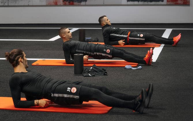 Bilder des Jahres 2020, Sport 04 April Sport Themen der Woche KW14 Sport Bilder des Tages 03.04.2020, xsgex, Fussball 1.Bundesliga, Eintracht Frankfurt Training emspor, v.l. Goncalo Paciencia (Eintracht Frankfurt), Mijat Gacinovic (Eintracht Frankfurt), Filip Kostic (Eintracht Frankfurt) (DFL DFB REGULATIONS PROHIBIT ANY USE OF PHOTOGRAPHS as IMAGE SEQUENCES and or QUASI-VIDEO) Frankfurt am Main *** 03 04 2020, xsgex, Football 1 Bundesliga, Eintracht Frankfurt Training emspor, v l Goncalo Paciencia Eintracht Frankfurt , Mijat Gacinovic Eintracht Frankfurt , Filip Kostic Eintracht Frankfurt DFL DFB REGULATIONS PROHIBIT ANY USE OF PHOTOGRAPHS as IMAGE SEQUENCES and or QUASI VIDEO Frankfurt am Main