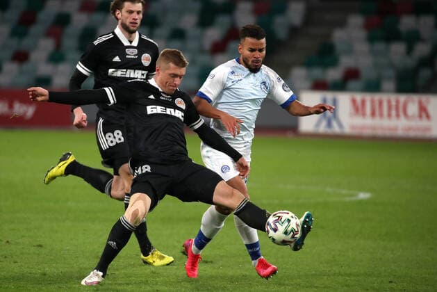 MINSK, BELARUS - APRIL 3, 2020: Torpedo-Belaz Zhodino s Vladimir Shcherbo (L front), Dmitry Yashin (L back) and Dinamo Minsk s Richard Danilo in a 2020 Belarusian Premier League Round 3 football match between Dinamo Minsk and Torpedo-Belaz Zhodino at Dinamo Stadium. The Football Federation of Belarus has decided not to postpone the national football championship in connection with the pandemic of the novel coronavirus, with the 30th season of the Belarusian Premier League starting as scheduled on 19 March 2020. Dinamo Minsk won the match 2-0. Natalia Fedosenko TASS  TS0D4608