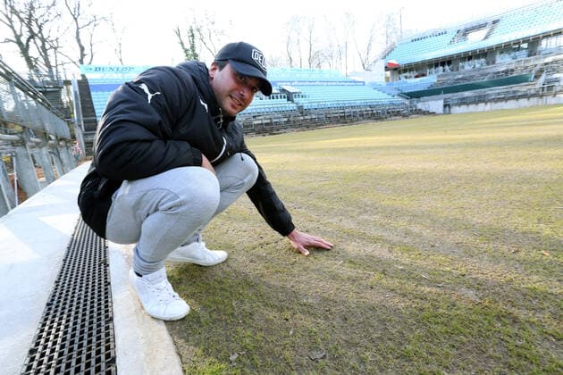GER, Steffi Graf Stadion, LTTC Rot Weiss Berlin, Tennis Club 03 04 2020, Steffi Graf Stadion, Berlin, GER, Steffi Graf Stadion, LTTC Rot Weiss Berlin, Tennis Club, in the picture Steffi Graf Stadion, interior view, lawn, preparations for the ladies lawn tournament Bett1Open Lawn Chef Javier Chorda from Spain nordphotox xEngler nph00076