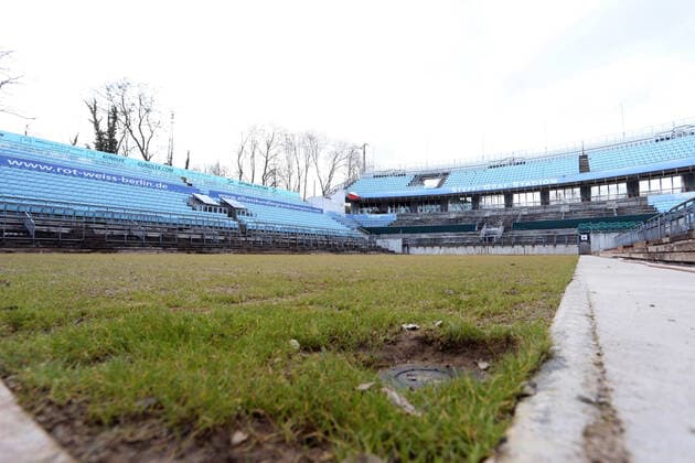 GER, Steffi Graf Stadion, LTTC Rot Weiss Berlin, Tennis Club 03 04 2020, Steffi Graf Stadion, Berlin, GER, Steffi Graf Stadion, LTTC Rot Weiss Berlin, Tennis Club, in the picture Steffi Graf Stadion, interior view, lawn, preparations for the ladies lawn tournament nordphotox xEngler nph00076