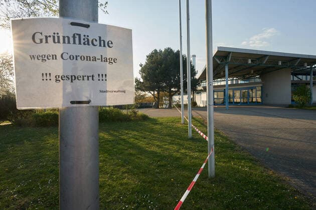 The Philipp Heift Hall is currently closed Due to the corona crisis all sports facilities are currently closed Coronavirus Sportanlagen Mülheim Kärlich F9106523.jpg