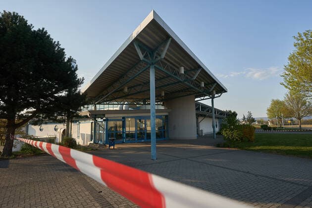 The Philipp Heift Hall is currently closed Due to the corona crisis all sports facilities are currently closed Coronavirus Sportanlagen Mülheim Kärlich F9106526.jpg