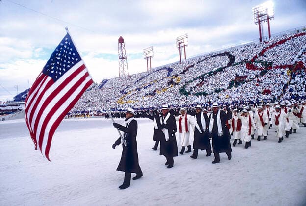 Olympic Opening Ceremonies Lyle Nelson, Flag bearer leads Team USA marching in the Opening ceremonies at the 1988 Olympic Winter games, Winterspiele,Spiele, Summer games Calgary, Alberta, Canada Calgary Alberta Canada Copyright: xDUOMO PCNx CR07N1 106000