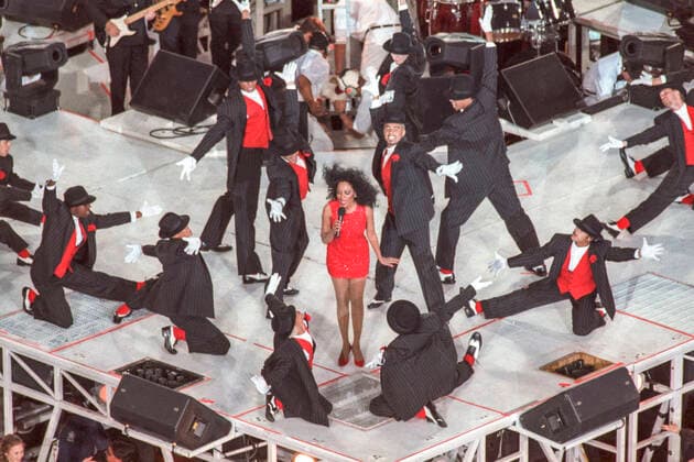 Football 1996 Super Bowl Diana Ross performing during half time at the1996 Super Bowl XXX, Dallas Cowboys vs.Pittsburgh Steelers Tempe Sun Devil Stadium AR USA Copyright: xx FO0802 960093