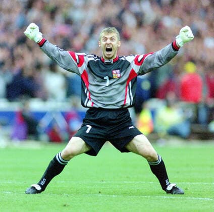 Fußball, EM Finale 1996 in London, Deutschland - Tschechien 2:1 n.V. 30.06.1996, Fussball Europameisterschaft 1996, Finale, Deutschland - Tschechien 2:1 n.V, Jubel Torwart Petr Kouba (Tschechien) nach dem 1:0 fuer Tschechien London Wembley Stadion England *** 30 06 1996, European Football Championship 1996, Final, Germany Czech Republic 2 1 n V, cheers Goalkeeper Petr Kouba Czech Republic after the 1 0 for Czech Republic London Wembley Stadium England Team2