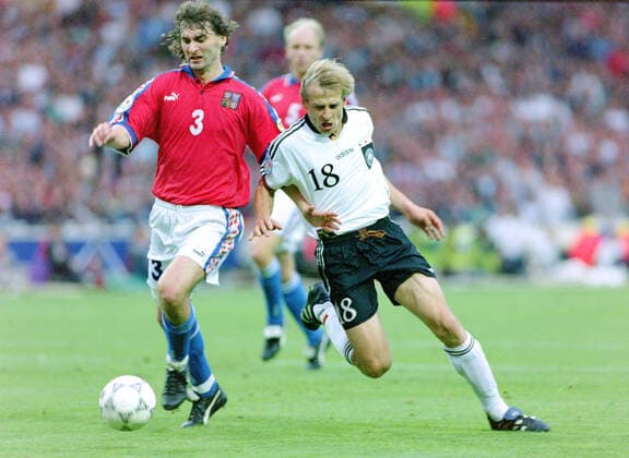 30 06 1996, European Football Championship 1996, Final, Germany Czech Republic 2 1 n V, Juergen Klinsmann, re , against Jan Suchoparek Czech Republic London Wembley Stadium England Team2