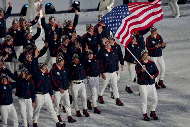 Olympics Vancouver 2010 Mark Grimmette, luger, the USA flag bearer leads the USA athletes at the Opening ceremonies of the 2010 Olympic Winter games, Winterspiele,Spiele, Summer games Vancouver, British Columbia. Vancouver British Columbia Canada Copyright: xChrisxTrotman PCNx OL1031-120450