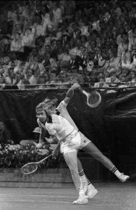 Tennis John McEnroe (USA) competing at the 1977 US Open Tennis Championships, West Side Tennis club, Forest Hills New York Forest Hills NY USA Copyright: xPaulxJ.xSutton DUOMO PCNx TN0301 107396