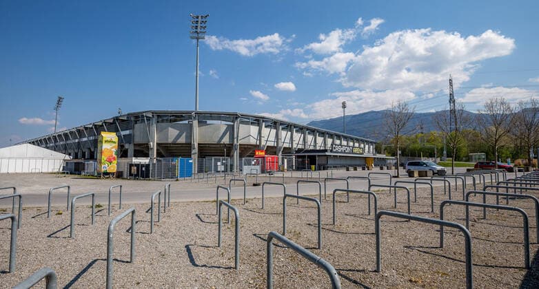 THEMENBILD the blocked soccer stadium of Cashpoint SCR Altach Because of the corona virus, soccer matches in the Austrian Bundesliga have been stopped. It is not yet clear when soccer matches can take place again, recorded on April 11, 2020 Cashpoint Arena Altach, Austria the closed Football Stadium of Cashpoint SCR Altach Due to the Corona crisis, the Austrian League was suspended It is not yet clear when soccer matches will take place, Cashpoint Arena, Altach, Austria on 2020 04 11 THEME IMAGE, Coronavirus Lock Down, Football Copyright: xRindererx Eibner-Pressefotox EP_rin