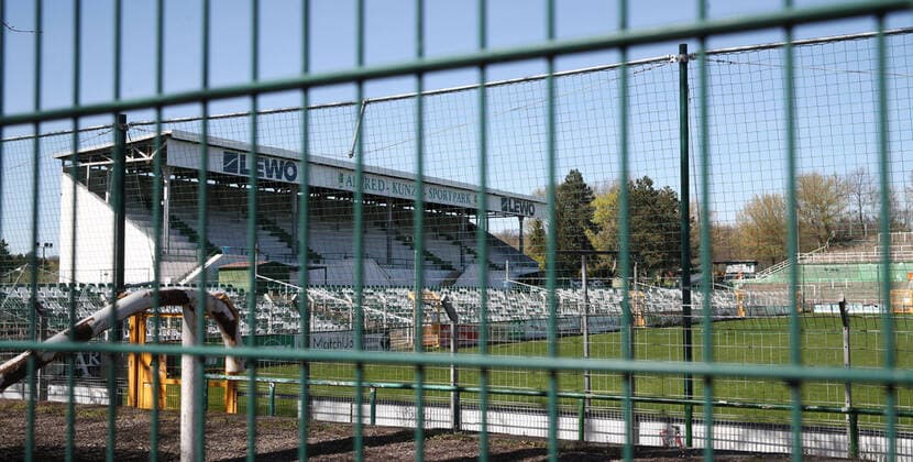 Leipzig Football Corona Leipzig, 11 04 2020, football, regional league, measures against the spread of the corona virus The games of all leagues have been suspended , In the picture The Alfred Kunze Sportpark, home of BSG Chemie Leipzig, remains closed for the time being,
