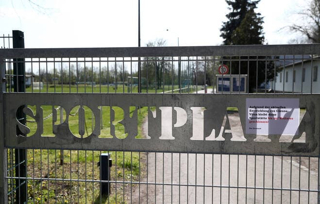 Sports field Corona Leipzig Markkleeberg, 12 04 2020, sports field closed because of corona The games of all football leagues have been suspended Closure of public facilities as a measure against the spread of the corona virus In the picture sports field MÖNCHEREI, home of TSV 1886 Markkleeberg ,
