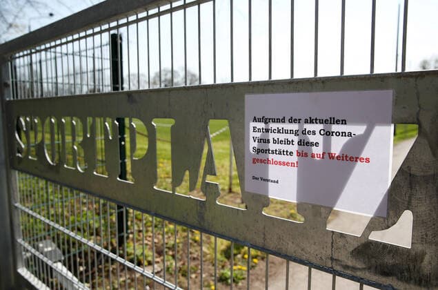Sports field Corona Leipzig Markkleeberg, 12 04 2020, sports field closed because of corona The games of all football leagues have been suspended Closure of public facilities as a measure against the spread of the corona virus In the picture sports field MÖNCHEREI, home of TSV 1886 Markkleeberg ,