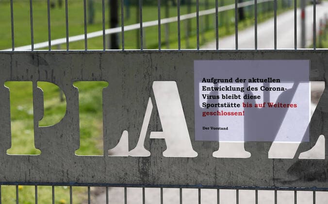 Sports field Corona Leipzig Markkleeberg, 12 04 2020, sports field closed because of corona The games of all football leagues have been suspended Closure of public facilities as a measure against the spread of the corona virus In the picture sports field MÖNCHEREI, home of TSV 1886 Markkleeberg ,