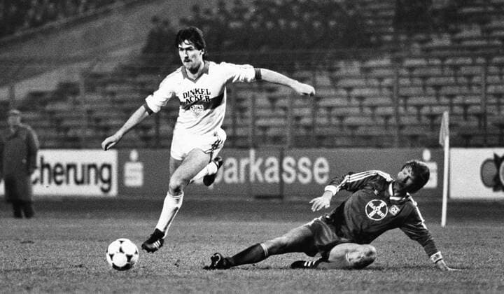 Bundesliga football, VfB Stuttgart vs Bayer Leverkusen, left Dirk Schlegel vfB