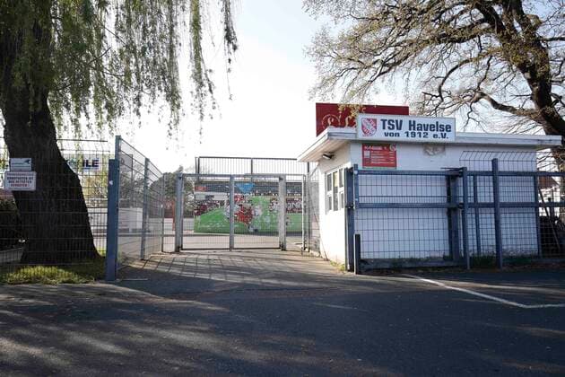 15 04 2020, , Hannover, Havelse, The closed stadium in the Northern Regional League of Hannover 96 II, HSC Hannover and TSV Havelse, in the picture TSV Havelse Closed stadiums