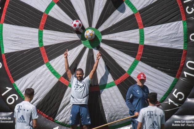 Bilder des Jahres 2020, Sport 04 April Sport Themen der Woche KW16 Serge Gnabry (Bayern), Training FC Bayern Muenchen, Fussball, 1.Bundesliga, 16.04.2020 Muenchen Bayern Deutschland *** Serge Gnabry Bayern , Training FC Bayern Munich, Soccer, 1 Bundesliga, 16 04 2020 Munich Bavaria Germany Copyright: xkolbert-press UlrichxGamelx
