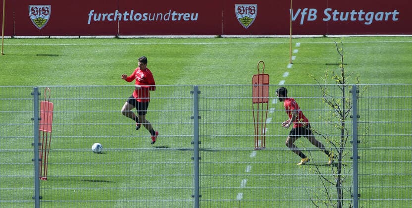 VfB Stuttgart Germany, Stuttgart, 15 04 2020, football, 2 Bundesliga, season 2019 2020, VfB Stuttgart v l Mario Gomez, Nicolas Gonzalez